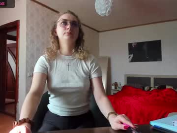 Evelline2498 Chaturbate stream image from October 16, 2025