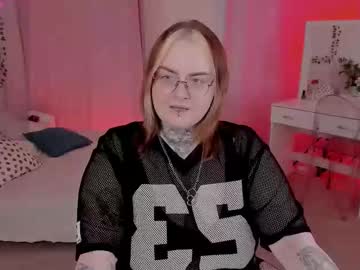 Apriladdamss Chaturbate stream image from October 16, 2025