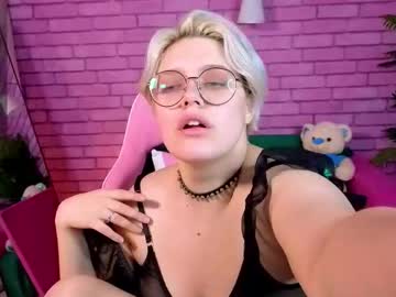 Monikasweetie Chaturbate stream image from October 16, 2025