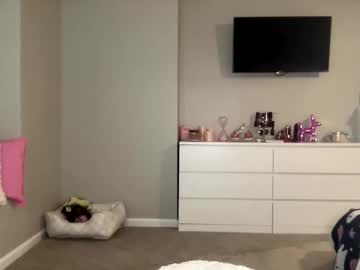 Allymaeeee Chaturbate stream image from October 17, 2025