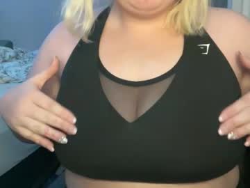 Emmxo Chaturbate stream image from October 17, 2025