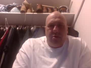 Illuminatititan Chaturbate stream image from October 17, 2025