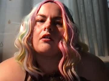 Sassysuzie Chaturbate stream image from October 17, 2025