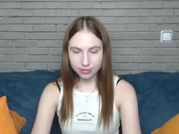 Mellingi Chaturbate stream image from October 17, 2025