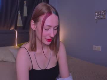 Elenefrail Chaturbate stream image from October 17, 2025