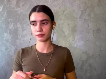 Veliaaikens Chaturbate stream image from October 17, 2025