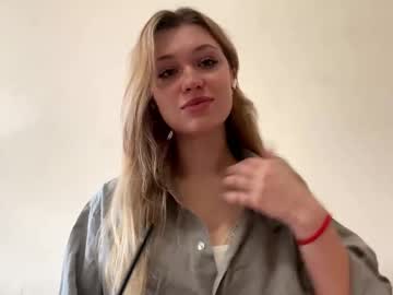 Karisawaldon Chaturbate stream image from October 17, 2025
