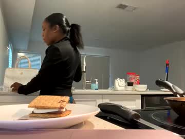 Thequeen_777 Chaturbate stream image from October 17, 2025