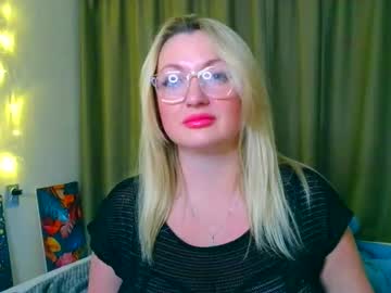 Milasmille Chaturbate stream image from October 17, 2025
