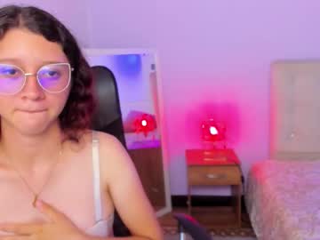 Alicee6 Chaturbate stream image from October 17, 2025