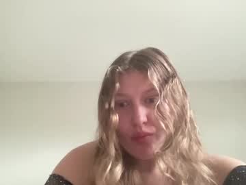 Blondiebaddi Chaturbate stream image from October 17, 2025