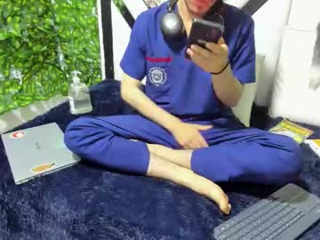 Yolk_Vers Chaturbate stream image from October 17, 2025
