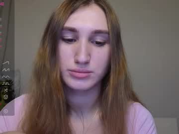 Kellykeat Chaturbate stream image from October 17, 2025