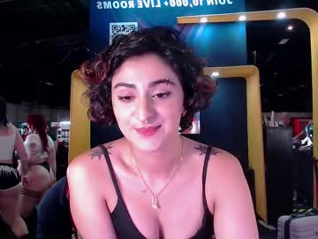 Maevemads Chaturbate stream image from October 17, 2025