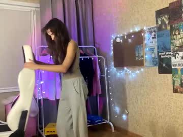 Caseydoesntknow Chaturbate stream image from October 17, 2025