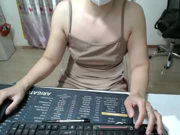 Lindababy99 Chaturbate stream image from October 17, 2025
