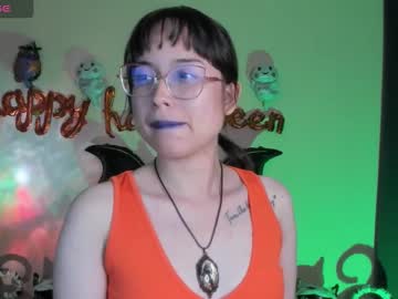 Shantalcerezo Chaturbate stream image from October 17, 2025