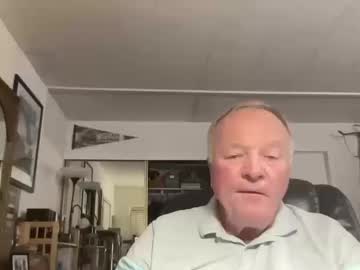 Cookoosnest Chaturbate stream image from October 18, 2025