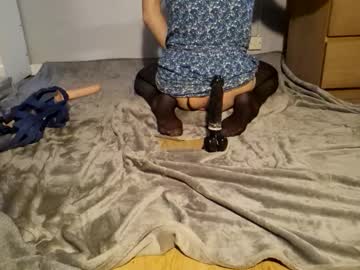 Sluttymilly Chaturbate stream image from October 18, 2025