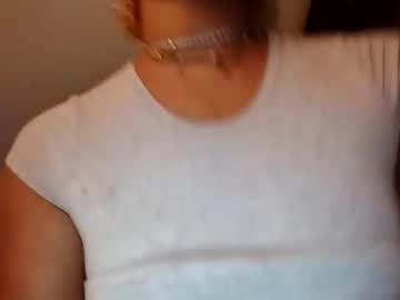 Paidqueenbella Chaturbate stream image from October 18, 2025