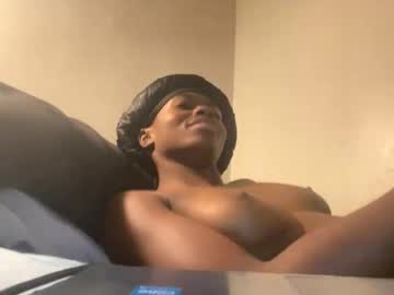 Yungblackberry Chaturbate stream image from October 18, 2025