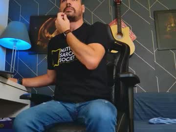 Aaronbomer Chaturbate stream image from October 18, 2025
