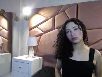 Pettymoon Chaturbate stream image from October 18, 2025