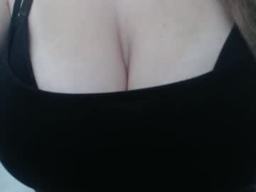 Beeeeeeeea Chaturbate stream image from October 18, 2025