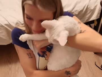 Eziliz Chaturbate stream image from October 18, 2025