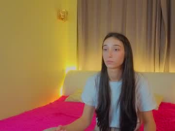 Jameychamlee Chaturbate stream image from October 18, 2025