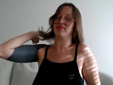 Liljbby Chaturbate stream image from October 18, 2025