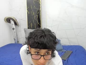 Zoro_V Chaturbate stream image from October 18, 2025