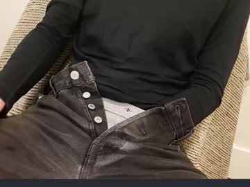 Comfrey Chaturbate stream image from October 19, 2025