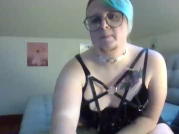 Queerlyjaz Chaturbate stream image from October 19, 2025