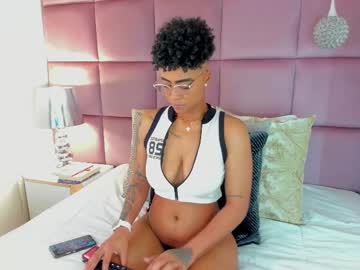 Luciawallace Chaturbate stream image from October 19, 2025