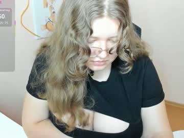 Lannybarrby Chaturbate stream image from October 19, 2025
