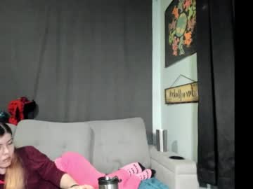 Roxihazeleyes Chaturbate stream image from October 19, 2025