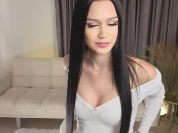 Avaqueeeen Chaturbate stream image from October 19, 2025