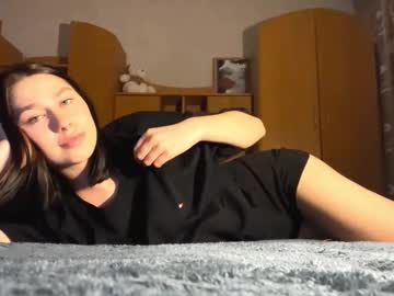 Minnierevere Chaturbate stream image from October 19, 2025