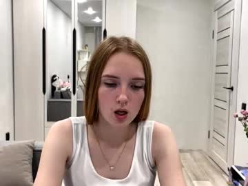 Lydiatrowell Chaturbate stream image from October 19, 2025