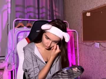 Caseydoesntknow Chaturbate stream image from October 19, 2025
