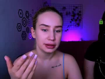 Kiki_Yourlove Chaturbate stream image from October 19, 2025