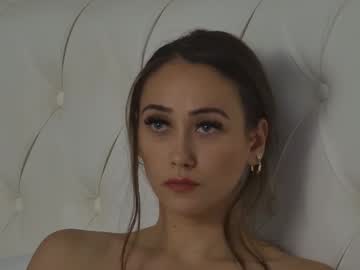 Alice_Munro Chaturbate stream image from October 19, 2025