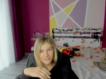 Merrycristi Chaturbate stream image from October 20, 2025