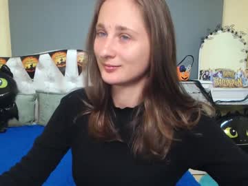 Michellee11 Chaturbate stream image from October 20, 2025