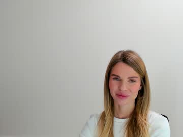 Linabey Chaturbate stream image from October 20, 2025