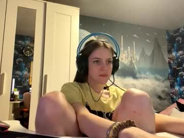 Melonygriffen Chaturbate stream image from October 20, 2025