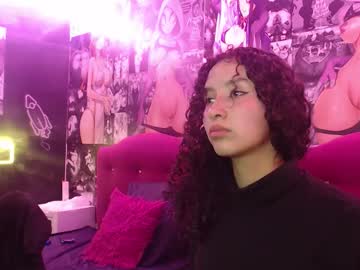 Pettymoon Chaturbate stream image from October 20, 2025