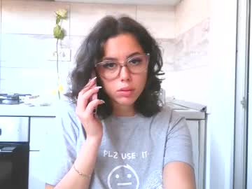 Prettyjulliette Chaturbate stream image from October 20, 2025