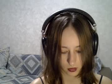 Earthablong Chaturbate stream image from October 20, 2025